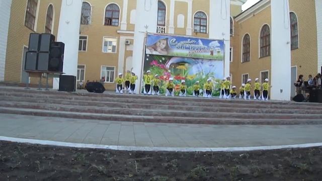 Танец Диско (репетиция) - выступают дети на 1 июня 2015 г. (среди них моя дочка Настя) смотреть онлайн