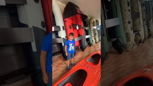 ВЫБИРАЕМ ЛОДКУ ДЛЯ РЫБАЛКИ / KiFill boys смотреть онлайн