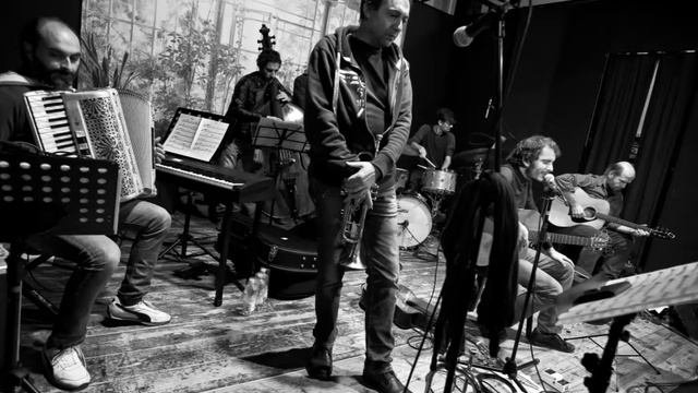 Andrea Grossi - Ciro l'abusivo live@ Chiesa della Natività смотреть онлайн