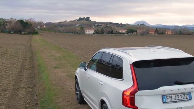 Pieralisi Auto - #02 - Volvo XC90 SUV - Test Drive Ft. Enrico "The Dobermann" Fulgenzi смотреть онлайн