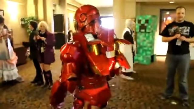 IronMan. Костюм железного человека. . Железный человек. Comicon. смотреть онлайн
