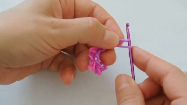 Платье для куклы своими руками из резиночек смотреть онлайн