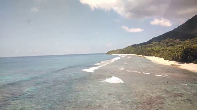 Політ Хелі над островом Силует і посадка на пляж Ла-Пас. смотреть онлайн