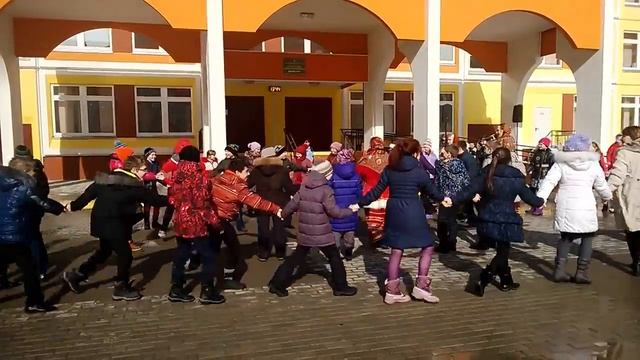 Игры на Масленицу в школе. Проведение и организация игр на масленицу в школе, тел. (495) 509 33 16 смотреть онлайн