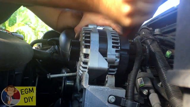 How to replace an alternator on a 2007 - 2014 Chevrolet Tahoe - EGM смотреть онлайн