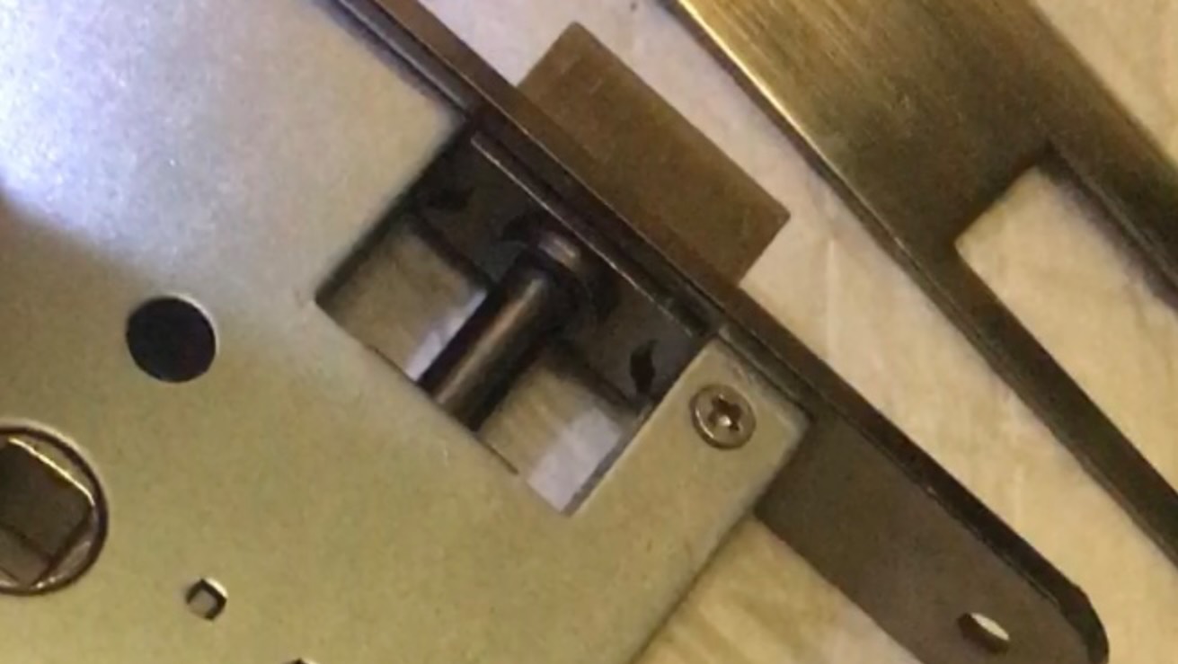 Замок для дома, для защиты. Решили поменять смотреть онлайн