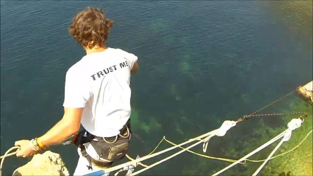 Никита. Прыжки с верёвкой в Крыму на мысе Фиолент с командой Skyline смотреть онлайн