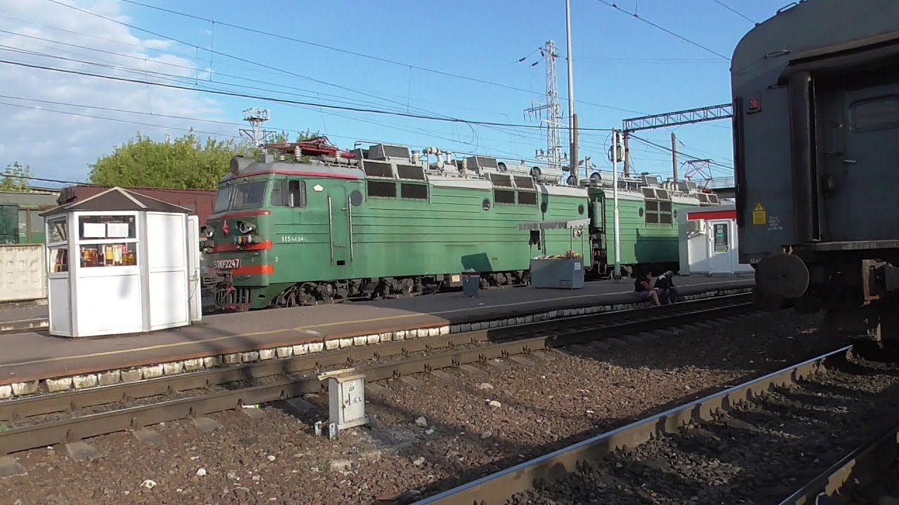 ВЛ80с-2247 с товарным составом на ст Россошь смотреть онлайн