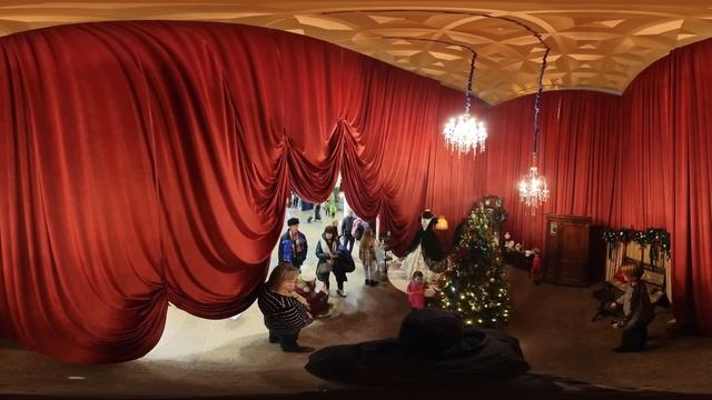 Прогулка среди новогодних инсталляций (360°) на ЖД вокзале г. Иваново. (24.12.2023) смотреть онлайн