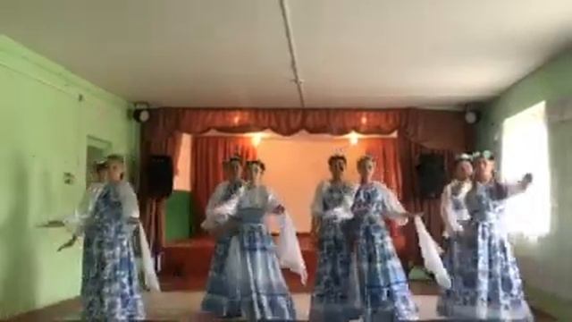 Танец За речкой за быстрою...