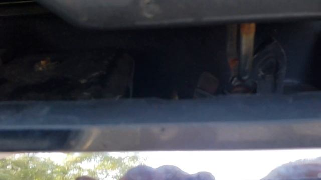Opening the hood of a Saturn смотреть онлайн