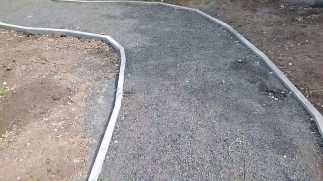 клумбы и асфальт