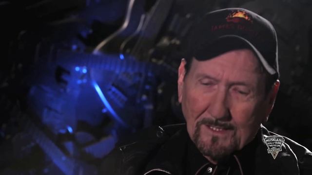 Why I Use a Telecaster Guitar - James Burton смотреть онлайн