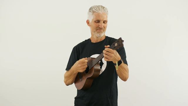 Martin IZ Tenor Ukulele Playing смотреть онлайн