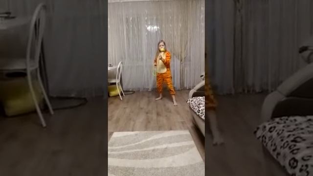 скакалка вертушка?омг смотреть онлайн