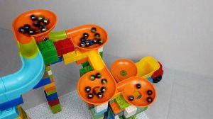 Черные шарики катятся с горки - Три горки для шариков.