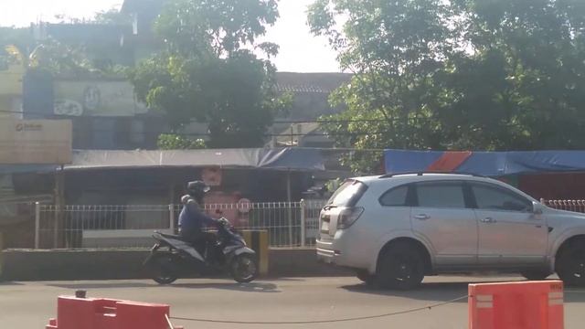 Chevrolet Captiva & Motor Sedang Lewat смотреть онлайн