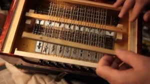 Гармонь. Белая кнопка на левой клавиатуре.