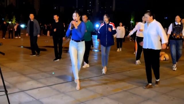 ♫ ♪ ? Красотка ??ЦинЦин??Супер Танец ♪?Группа МГК ♪ ♪?Ах, какие ты говорил мне слова... ♪ ♪??♪ ? ?? смотреть онлайн