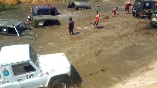Заезд в классе "Туризм" 2 смотреть онлайн