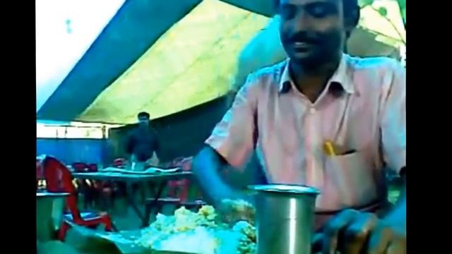 Crazy Indian / check out how he eat rice смотреть онлайн