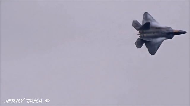 F-22 HIGH SPEED TURN WITH FULL AFTERBURNER AT RIAT! смотреть онлайн