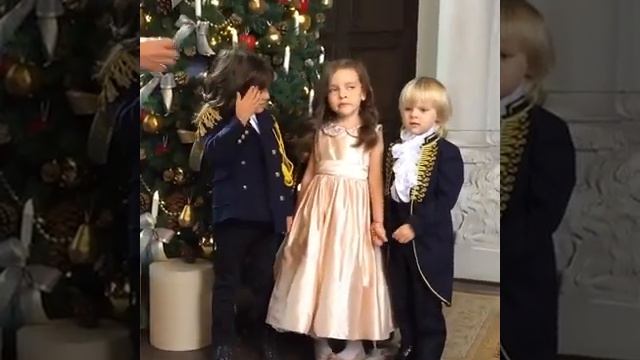 Дети Филиппа Киркорова и сын Яны Рудсковской на съемках новогодней фотосессии смотреть онлайн