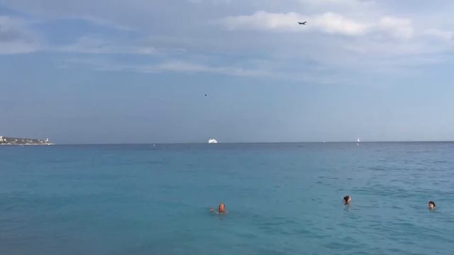 На пляже в Ницце смотреть онлайн