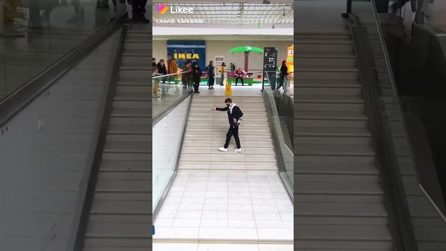 Tuzelity dance | shuffle | шаффл | А как вы поднимаетесь по лестнице? ? Танцы на лестнице. смотреть онлайн