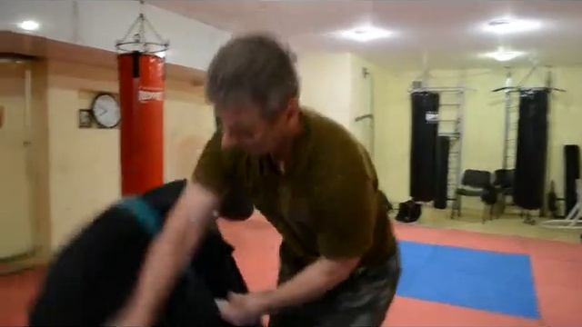 активная самооборона переход от ударной техники к захватам и броскам смотреть онлайн