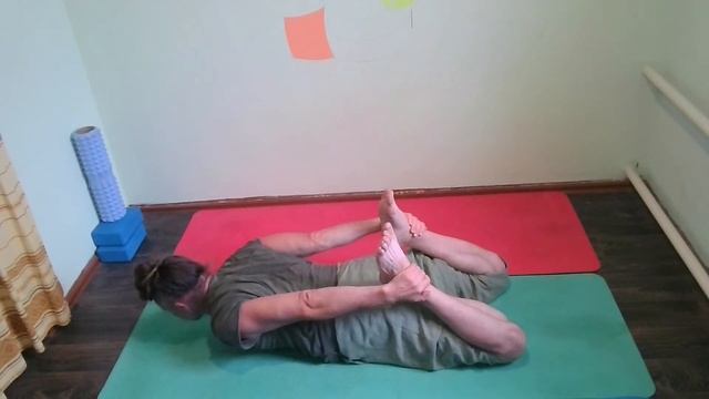 Вечерние йога-асаны: дома для начинающих! Лучшая вечерняя йога ОНЛАЙН перед медитацией. 30.06.23 г. смотреть онлайн