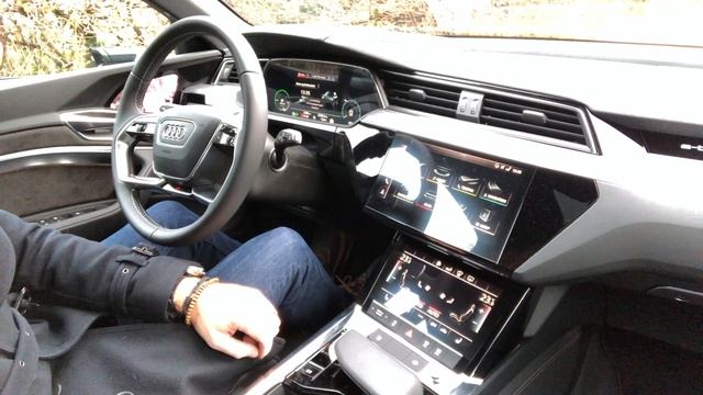 1097 Audi e-tron 55 Quattro Advanced 2019 смотреть онлайн