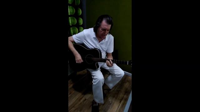 Richard Rowley performs "Baby's Got Her Blue Jeans On" смотреть онлайн