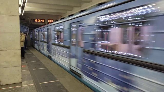 Новогодний Ёж-3 отправляется со станции Планерная смотреть онлайн