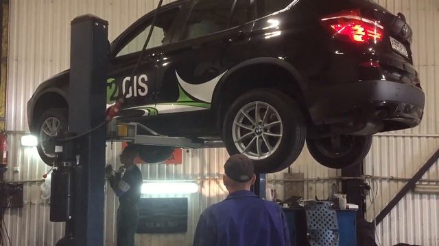 BMW f25 Проверка ступичных подшипников. смотреть онлайн
