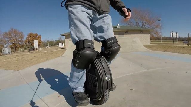 Kingsong 18L Takes Over Macon Skatepark смотреть онлайн