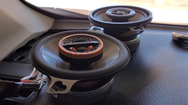 Kicker 47KSC3504 & Infinity Reference REF-3032CFX 3.5" speaker test on 2018 RAV4 смотреть онлайн