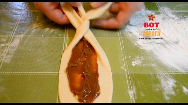 Плюшки из дрожжевого теста "Рулетик с косой" с вареным сгущенным молоком смотреть онлайн