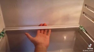 Как убрать полки в холодильнике