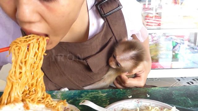 Adorable Little Boy Iron Yummy Eating Noodle With Mom For Breakfast смотреть онлайн