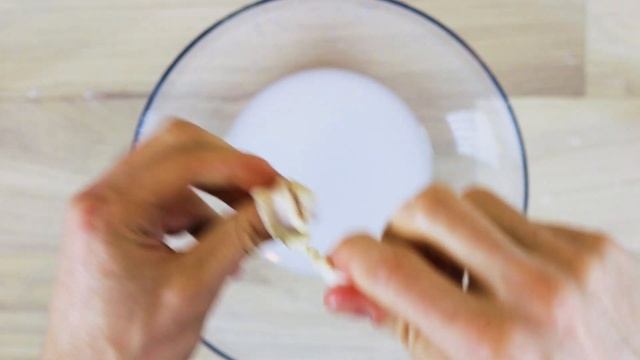 КАК СДЕЛАТЬ СЛАЙМ ИЗ ЖВАЧКИ / ЛИЗУН ИЗ ЖВАЧКИ / Слайм из ЖЕВАТЕЛЬНОЙ РЕЗИНКИ смотреть онлайн