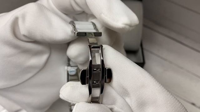 Наручные часы Rado, кварцевые, белые, керамические, женские смотреть онлайн