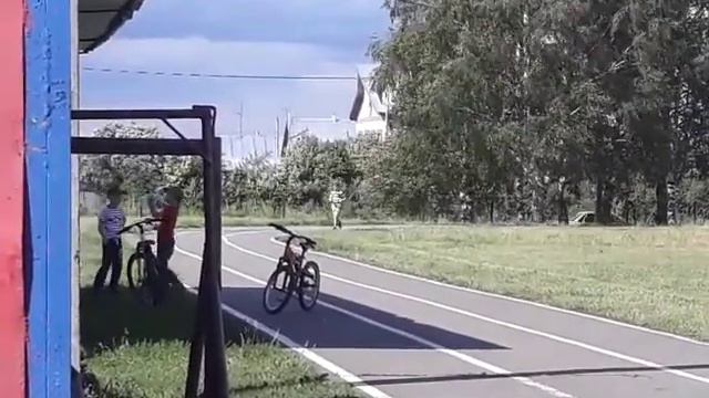 Ваня бегает в Хохряках смотреть онлайн