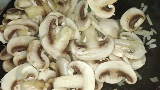 Еда с дорогого ресторана у Вас дома!Рецепт феттучини Альфредо с курицей в сливочном соусе.Дадада смотреть онлайн