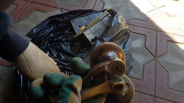 Какая выгода со старых дверных ручек? смотреть онлайн