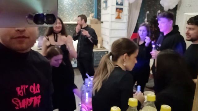ТОТАЛ БЛЭК ПАРТИ смотреть онлайн