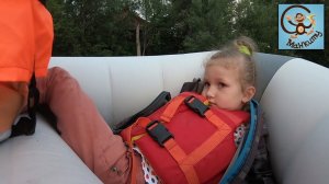 Дети и машина, мы едем спасать рыбу. МанкиТайм