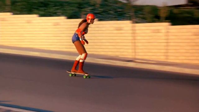 Wonder Woman (Lynda Carter) Skateboard & Car Chase 1080P BD