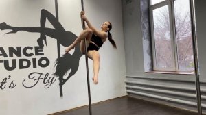 Pole dance для новичков. Связки января уровень В1