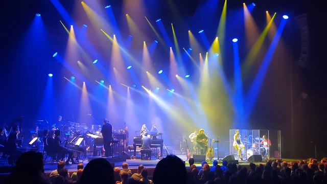 Gruff Rhys ft. Lily Cole - Selfies In The Sunset, Barbican, London, 2018 смотреть онлайн